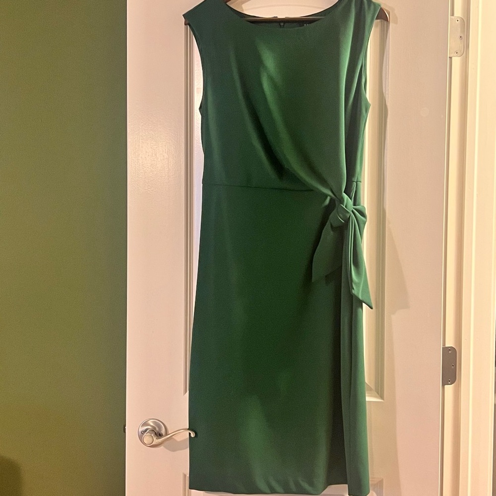 Tahari Green Sleeveless Dress